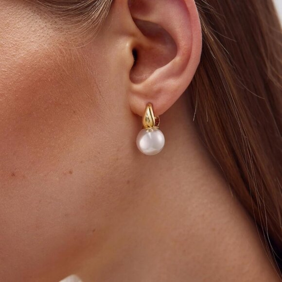 Trendy gold Pearl Huggie-01 earring women 14K plated huggie drop wedding jewelry - Picture 5 of 7